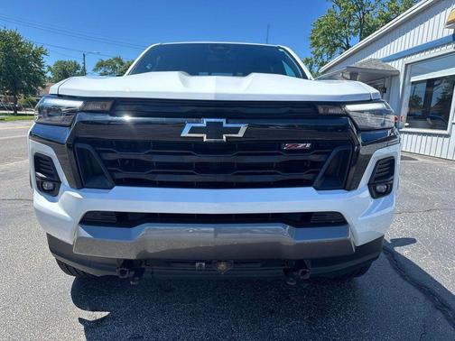 Summit White 2023 Chevrolet Colorado Z71