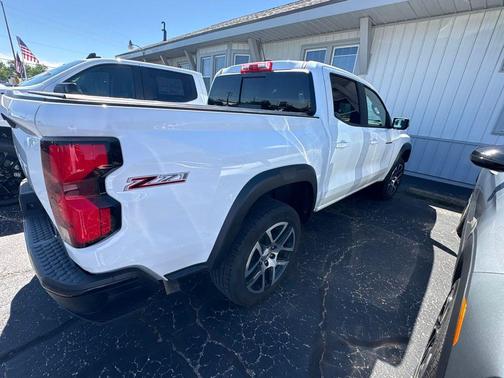 Summit White 2023 Chevrolet Colorado Z71