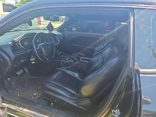 Pitch Black Clearcoat 2017 Dodge Challenger GT