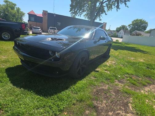 Pitch Black Clearcoat 2017 Dodge Challenger GT
