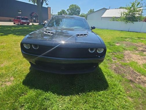 Pitch Black Clearcoat 2017 Dodge Challenger GT