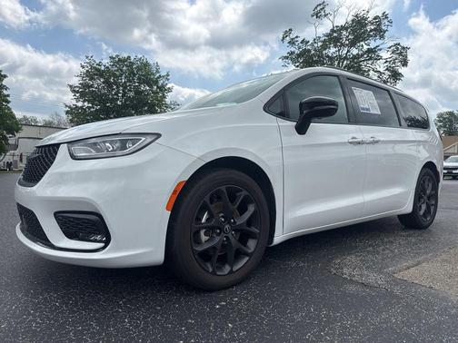 Bright White Clearcoat 2025 Chrysler Pacifica Limited