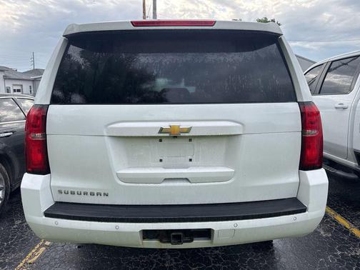Summit White 2018 Chevrolet Suburban LT