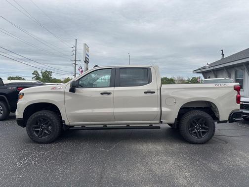 White Sands 2026 Chevrolet Silverado 1500 Custom Trail Boss