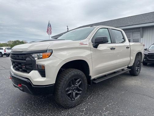 White Sands 2026 Chevrolet Silverado 1500 Custom Trail Boss