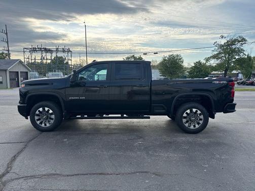 Black 2026 Chevrolet Silverado 2500 Custom