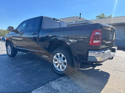 Diamond Black Crystal Pearlcoat 2022 RAM 2500 Laramie Crew Cab 4x4 6'4' Box