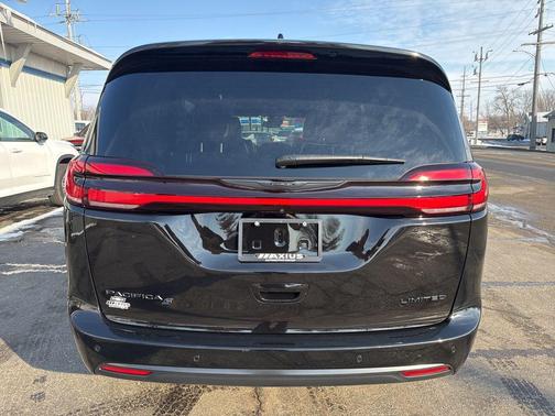 2025 Chrysler Pacifica Limited
