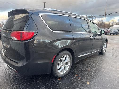 2018 Chrysler Pacifica Touring-L