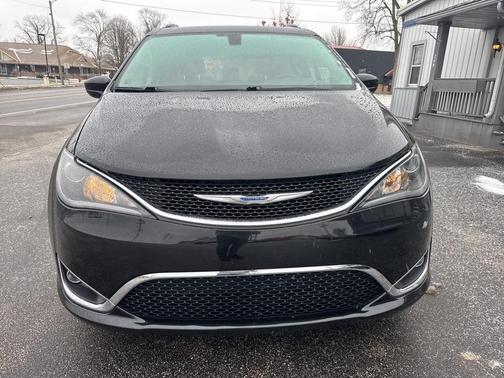 2018 Chrysler Pacifica Touring-L