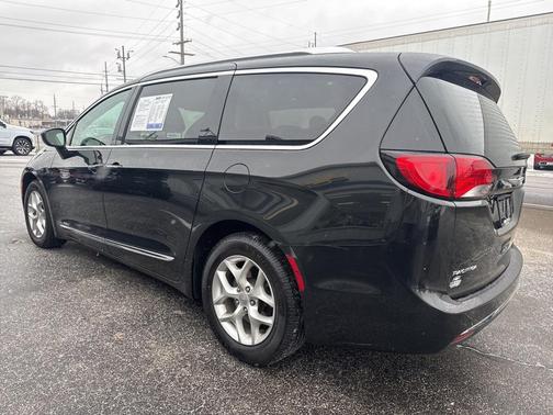 2018 Chrysler Pacifica Touring-L