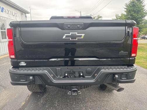 2025 Chevrolet Silverado 2500 4WD Crew Cab Standard Bed ZR2