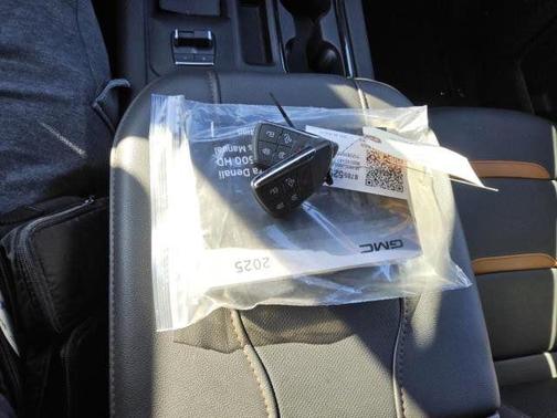 2025 GMC Sierra 2500 AT4