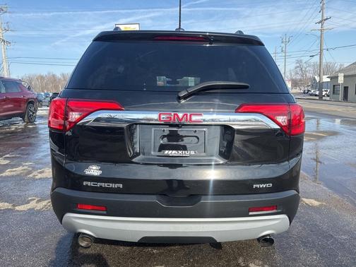 2017 GMC Acadia SLE-2
