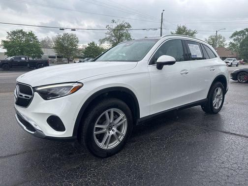 White 2023 Mercedes-Benz GLC 300 4MATIC