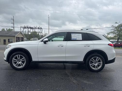 White 2023 Mercedes-Benz GLC 300 4MATIC