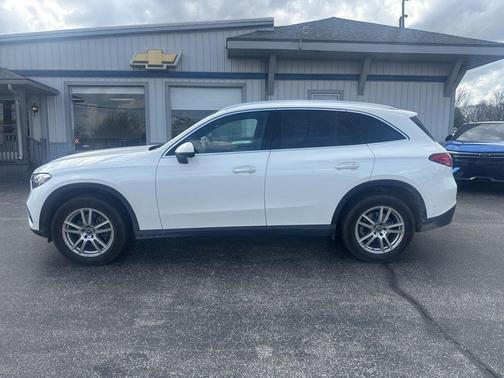 White 2023 Mercedes-Benz GLC 300 4MATIC