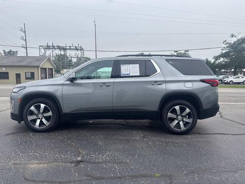 Sterling Gray Metallic 2023 Chevrolet Traverse LT Cloth