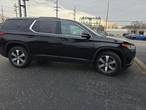 Mosaic Black Metallic 2018 Chevrolet Traverse LT Leather