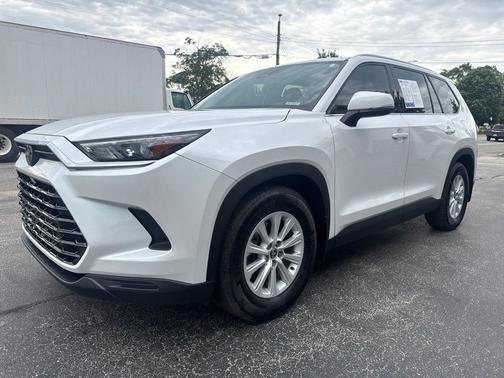 Pearl 2024 Toyota Grand Highlander XLE