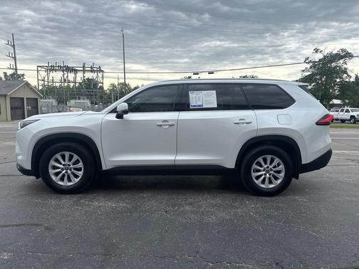 Pearl 2024 Toyota Grand Highlander XLE