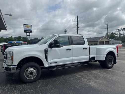 Oxford White 2026 Ford F-350 XLT