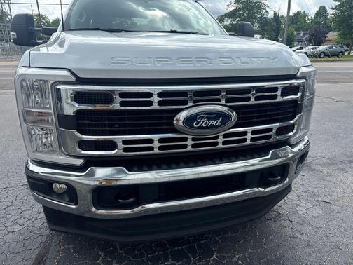 Oxford White 2026 Ford F-350 XLT