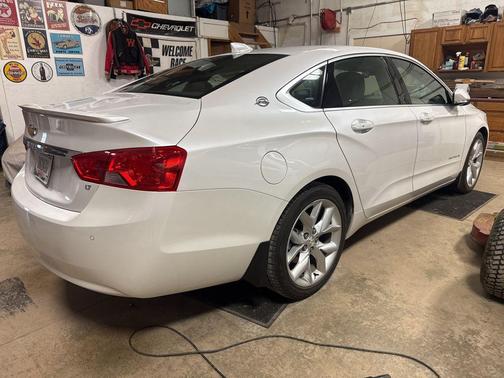 Iridescent Pearl Tricoat 2017 Chevrolet Impala 1LT