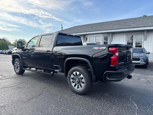 Black 2026 Chevrolet Silverado 2500 Custom