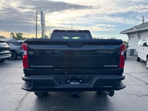 Black 2026 Chevrolet Silverado 2500 Custom