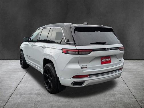 2022 Jeep Grand Cherokee Summit