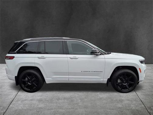 2022 Jeep Grand Cherokee Summit