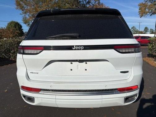 2022 Jeep Grand Cherokee Summit