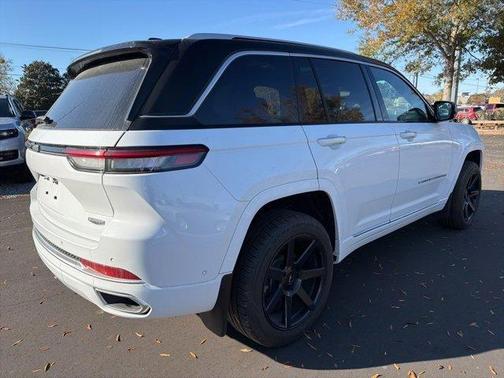 2022 Jeep Grand Cherokee Summit