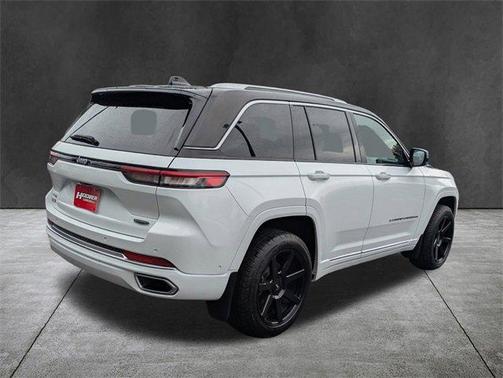 2022 Jeep Grand Cherokee Summit