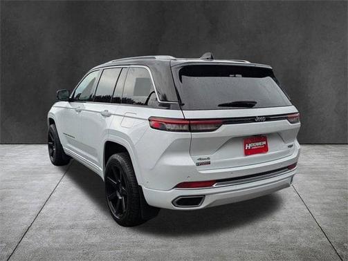 2022 Jeep Grand Cherokee Summit