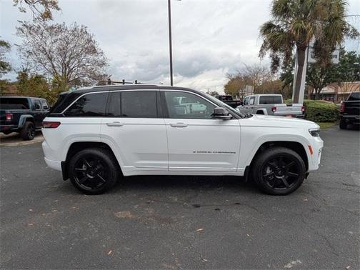 2022 Jeep Grand Cherokee Summit