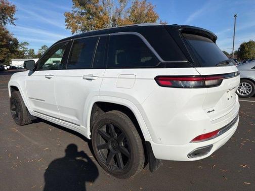 2022 Jeep Grand Cherokee Summit