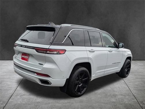 2022 Jeep Grand Cherokee Summit