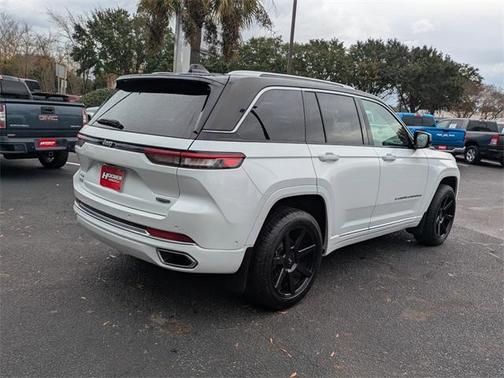 2022 Jeep Grand Cherokee Summit