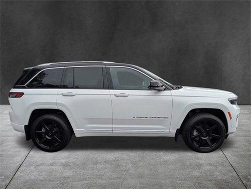 2022 Jeep Grand Cherokee Summit