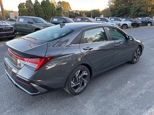 2024 Hyundai ELANTRA Limited