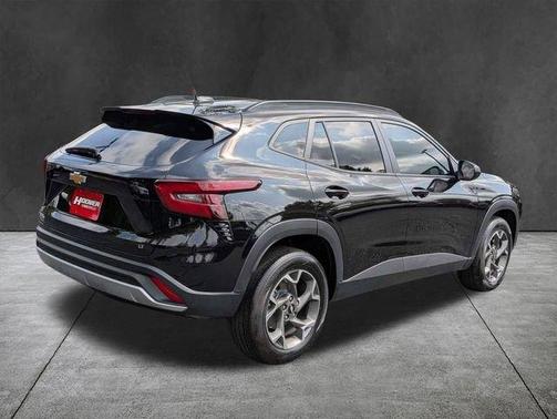 Mosaic Black Metallic 2025 Chevrolet Trax LT