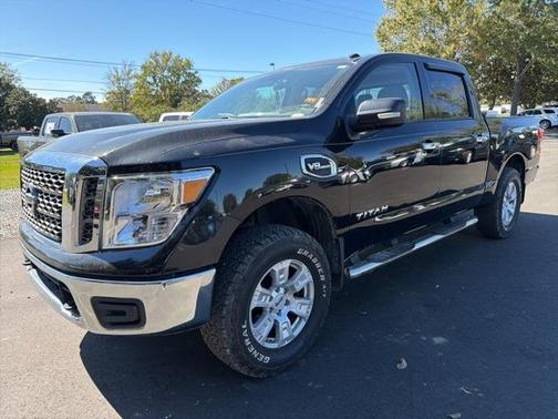 2017 Nissan Titan SV