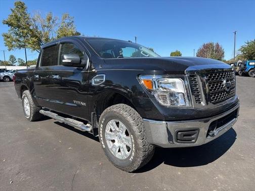 2017 Nissan Titan SV