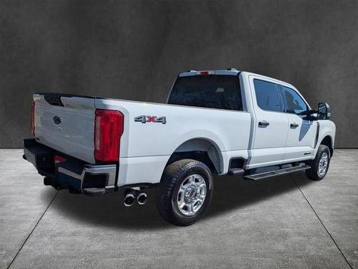 Oxford White 2025 Ford F-250 XLT