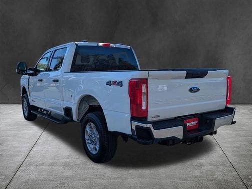 Oxford White 2025 Ford F-250 XLT