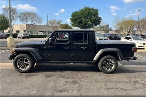 2023 Jeep Gladiator Sport