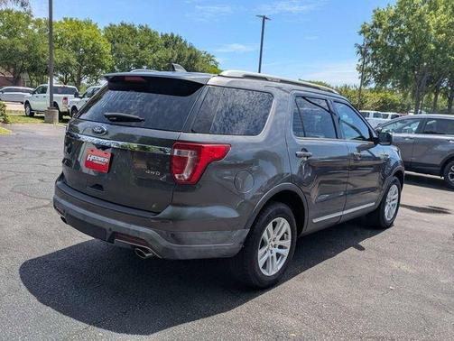 Magnetic Metallic 2018 Ford Explorer XLT