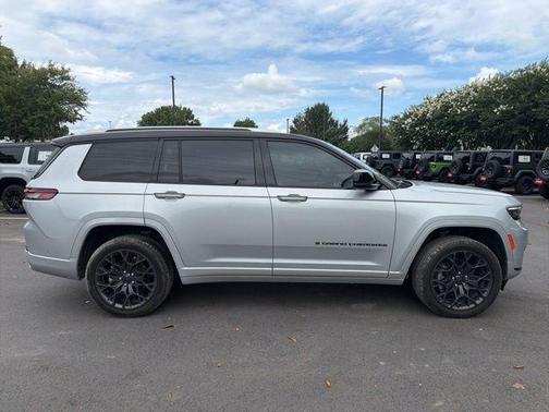 Silver Zynith 2023 Jeep Grand Cherokee L Summit